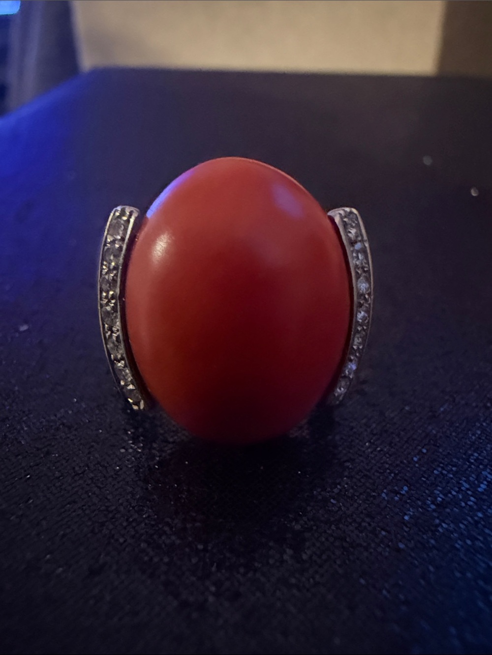 Vintage 18K GOLD Cabochon Coral with 15 Genuine Diamonds - Picture 2 of 13